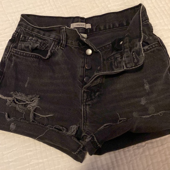 High rise cuffed shorts - Picture 4 of 4